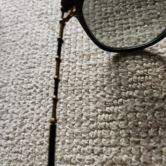 BRAND NEW GUGGI SUNGLASSES NEVER WARN WITH CASE - Picture 4 of 10